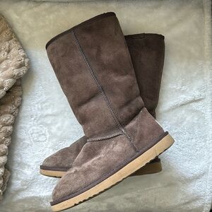 UGG Australia Classic Tall (5815, Sheepskin Lining, Treadlite Sole) Boot
